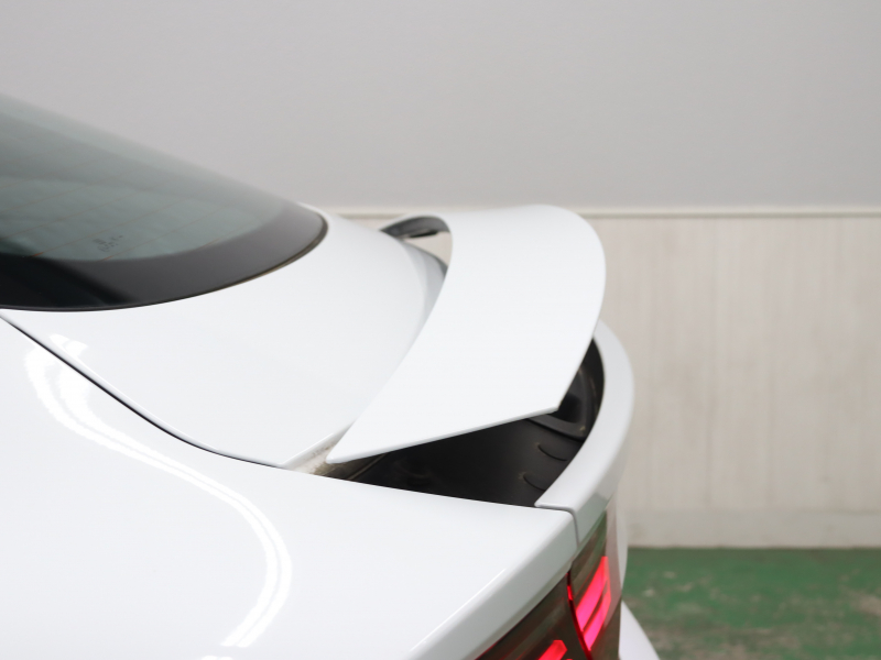 アウディ RS7｜ラグジュアリーとパフォーマンスを兼ね備えた一台