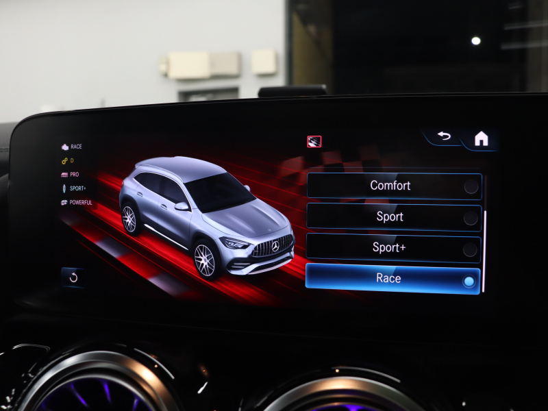 AMG GLA45S｜日常でも楽しめるハイパフォーマンスモデル