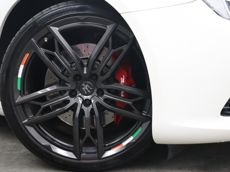 マセラティ クアトロポルテ グランルッソ 高級感と走行性能を両立