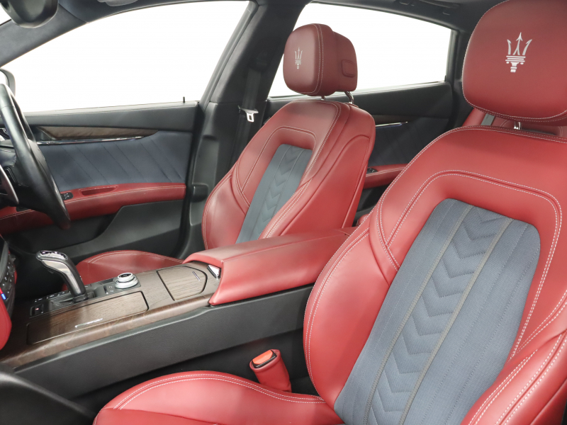 マセラティ クアトロポルテ グランルッソ 高級感と走行性能を両立