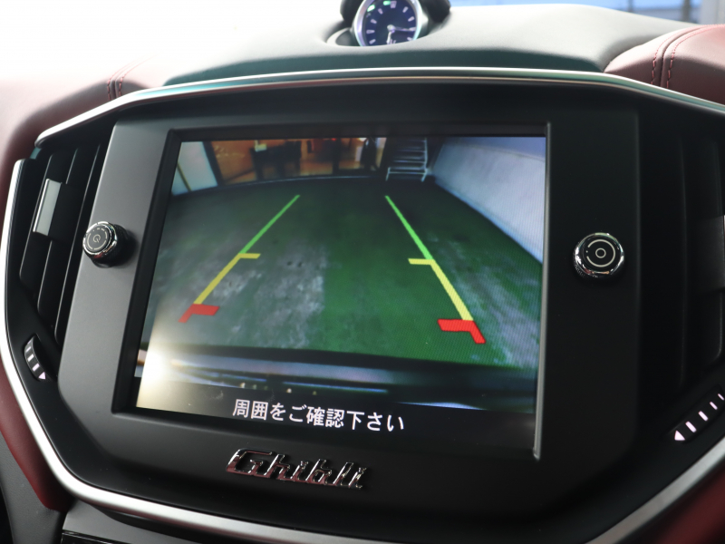 マセラティ ギブリ 正規ディーラー車 上質な走りと快適装備を備えた一台