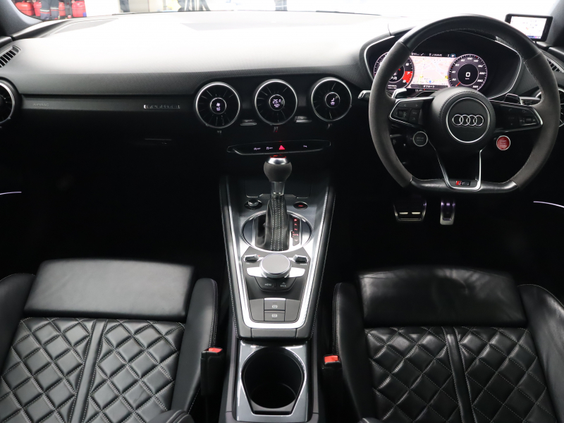 アウディ TT RS クーペ アシスタンスPKG搭載 400psのスポーツ性能を体感