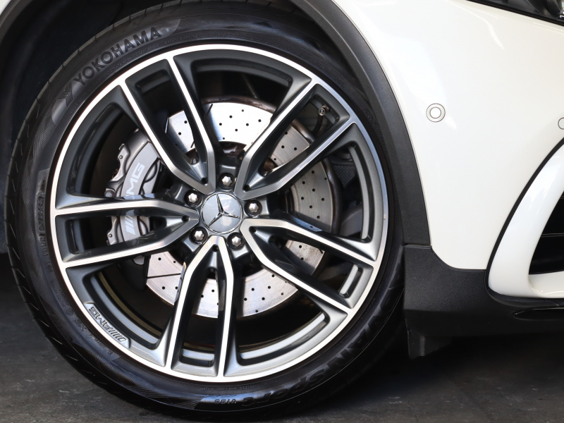 AMG GLC63 4MATIC+ 圧倒的パフォーマンスと上質装備を兼ね備えたSUV