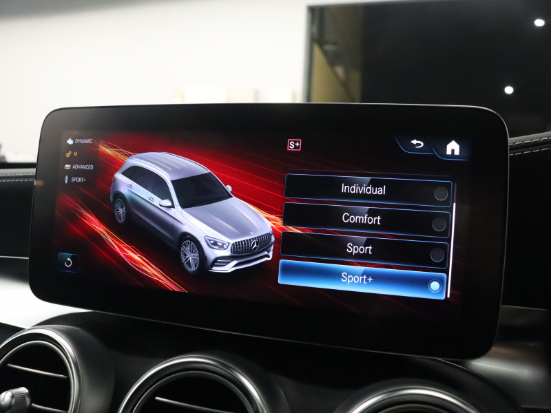 AMG GLC43 4MATIC レザーエクスクルーシブPKG搭載の充実装備モデル