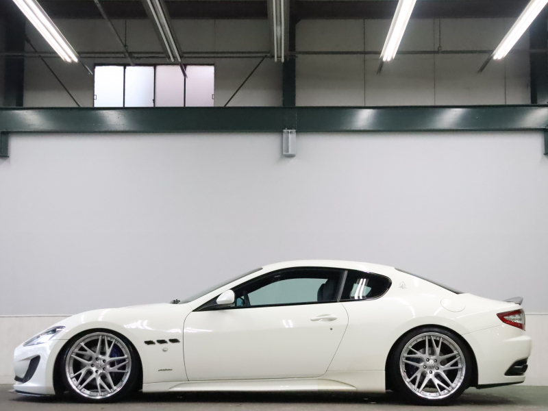 マセラティ グランツーリズモ スポーツ 圧倒的存在感の一台