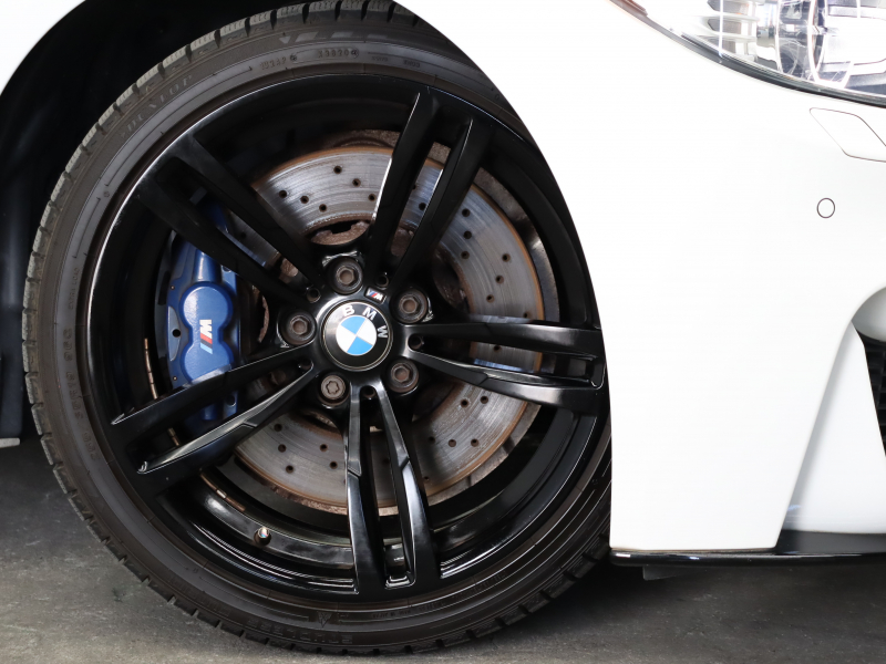 サキールオレンジレザーが映えるBMW M3｜魅力あふれるMモデル
