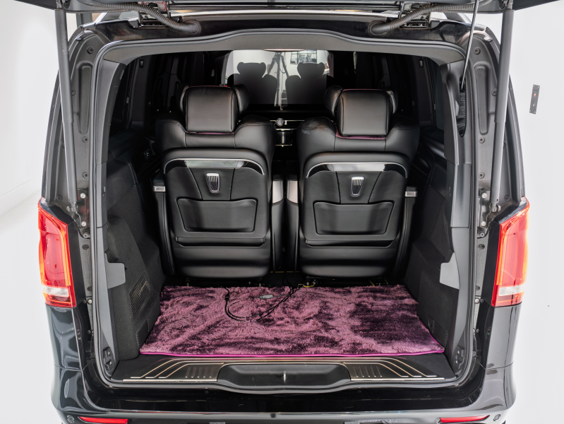 特別な移動空間を楽しめるV220d ロング マイバッハ仕様