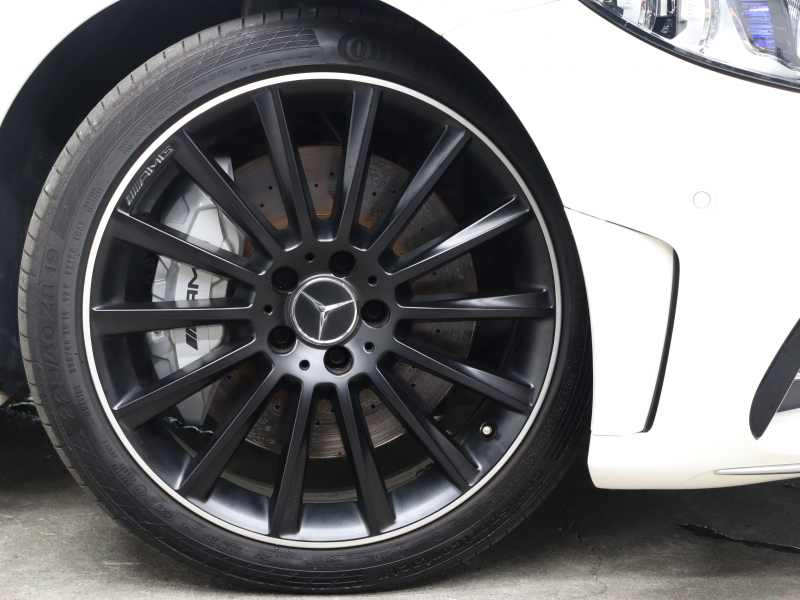 青幌×ホワイトレザーが映える AMG C43 4MATIC カブリオレをご紹介