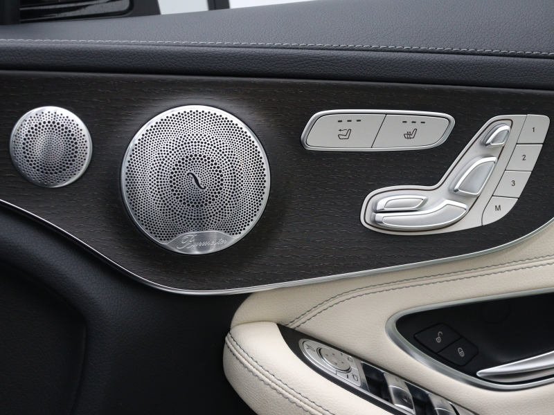 青幌×ホワイトレザーが映える AMG C43 4MATIC カブリオレをご紹介